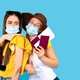 Is een vaccinatiepaspoort waarmee je straks op vakantie mag een goed idee? ‘We dreigen tweederangsburgers te creëren’