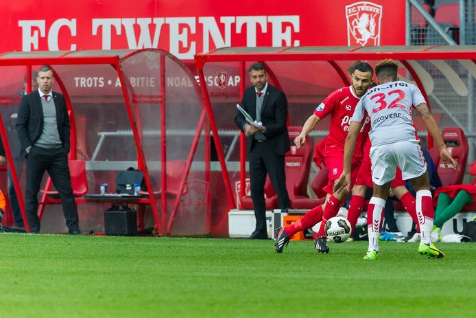 Oussama Assaidi in actie in zijn laatste wedstrijd voor Twente, thuis tegen Go Ahead Eagles.