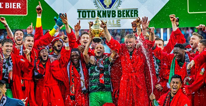 Vier verlegen Proportioneel Cupfighter Feyenoord hoeft verlenging in Heerenveen niet te vrezen |  Nederlands voetbal | AD.nl