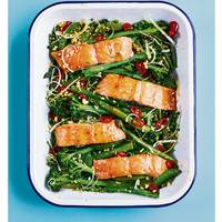 Na een drukke dag snel iets gezonds op tafel toveren? Zalm met soja-honingsaus