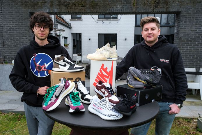 Bovenstaande Oefenen krant Vrienden starten webshop 'HYPD' met exclusieve sneakers: “Vroeger had  iedereen dezelfde schoenen, nu willen jongeren een uniek paar” | Antwerpen  | hln.be