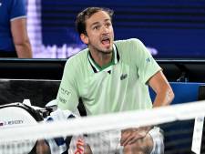 Daniil Medvedev heeft het helemaal gehad met umpire: ‘O mijn god, u kunt er niets van’