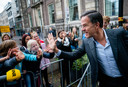 Mark Rutte (VVD) bij aankomst bij Het Logement voor gesprekken over de kabinetsformatie.