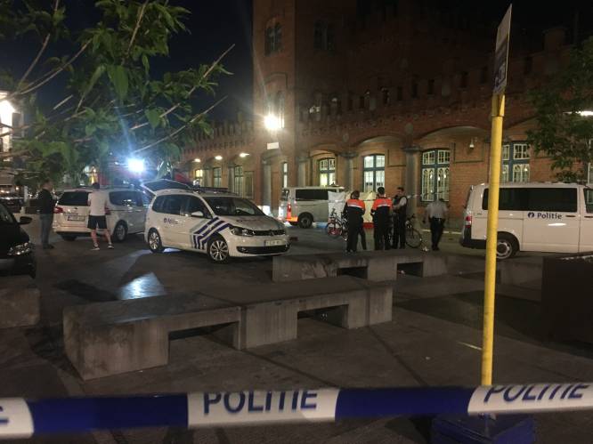 Politie schiet gewapende man neer aan station Aalst