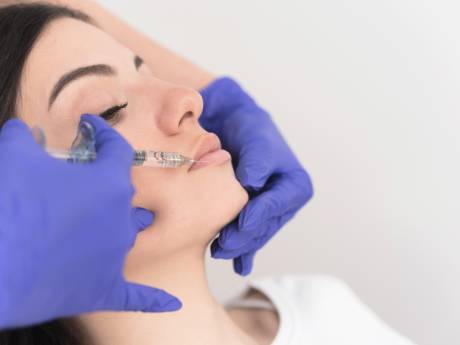 Plastische chirurgie steeds populairder: krijgen meisjes straks vollere lippen voor hun verjaardag?