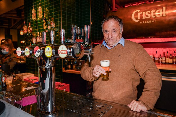 Archiefbeeld van Marc Van Ranst bij de heropening van horeca Leuven in juni 2020.