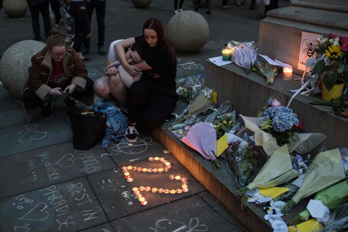 De herdenkingsdienst voor de aanslag bij een concert in Manchester vorig jaar. Daarbij vielen 22 doden.