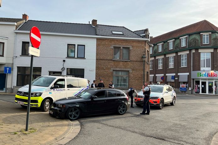 De achtervolging eindigde aan het kruispunt van Brilstraat, Julius De Geyterstraat, Molenbergstraat, Zuster Lambertinestraat en Rosselstraat in Lede.