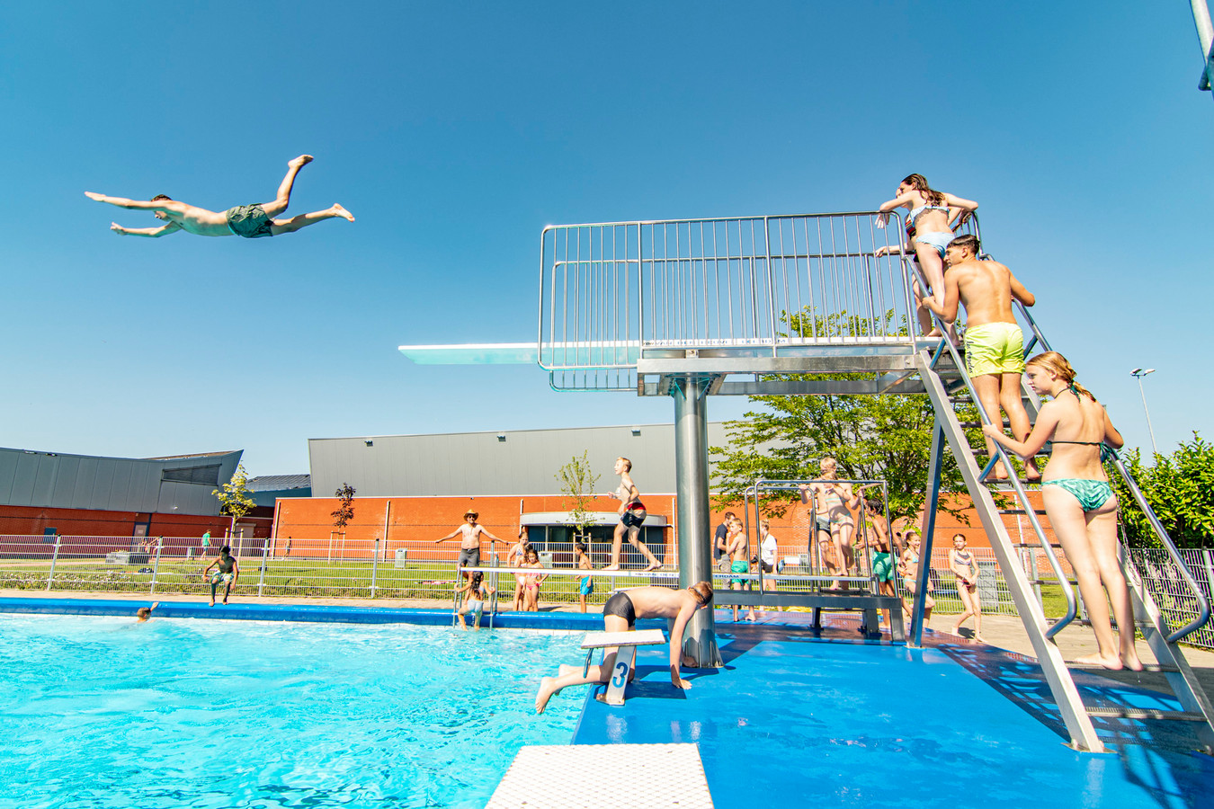 De ultieme bommetjesduikplank staat in Houten Foto AD.nl