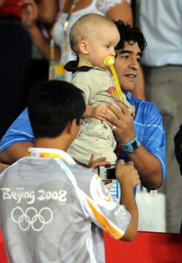 Maradona kwam zijn schoonzoon aanmoedigen. Beeld UNKNOWN