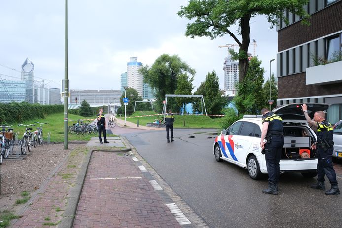 De politie loste waarschuwingsschoten op de Schenkweg.