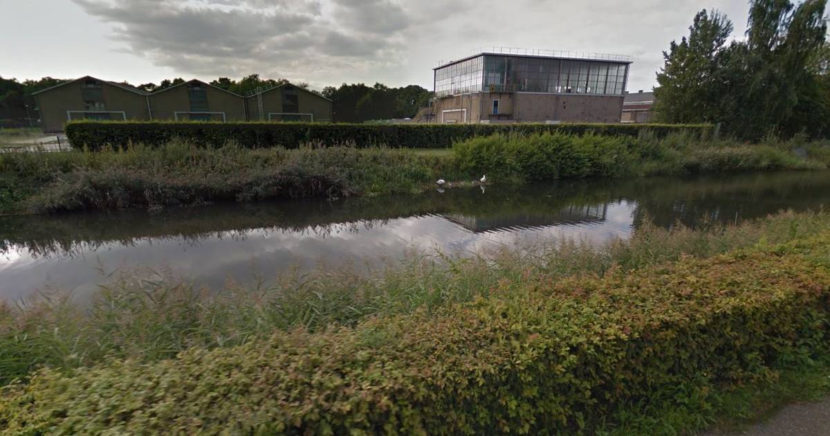 Tijdelijke brug over Apeldoorns kanaal bij