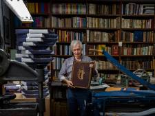 Gijs Wortel (80) is al 65 jaar boekbinder, nu heeft hij een biografie over zichzelf ingebonden 