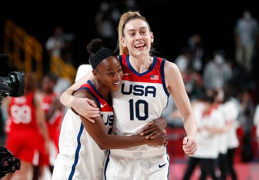 De Amerikaanse basketbalvrouwen bezorgden hun land op de slotdag nog een extra gouden medaille.