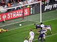 Het doelpunt van Luka Jovic wordt afgekeurd.