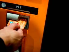 Priscilla (28) haalt duizenden euro’s van rekening met gestolen bankpas in Deventer: ‘Mijn aanhouding was ook een opluchting’