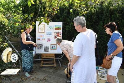 IJs verkopen in de zomer en foto’s maken in de winter, zo kan Nicole exposeren tijdens Kunst in Tuin