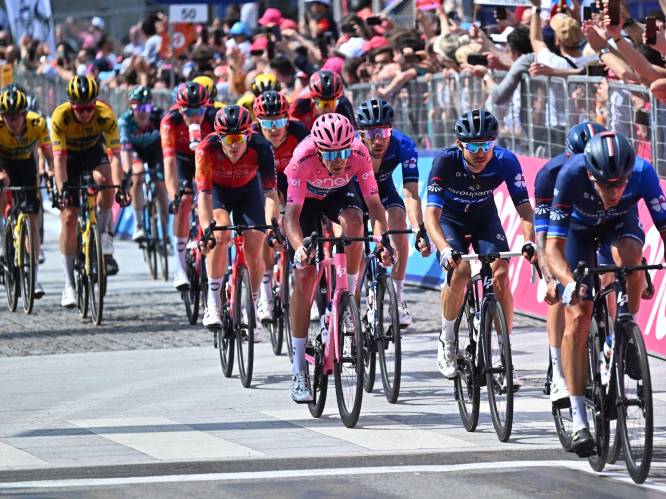 Brandon McNulty juicht in vijftiende etappe Giro d'Italia, Bauke Mollema vierde: ‘Heb het geprobeerd’
