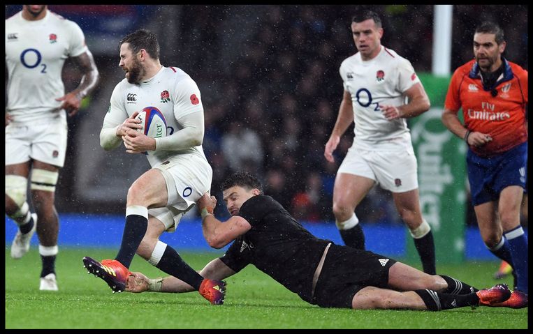 Engeland-Nieuw-Zeeland in het Twickenham Stadium in Londen. Ook in het rugby zullen de gevolgen van een harde brexit groot zijn. Beeld Photo News