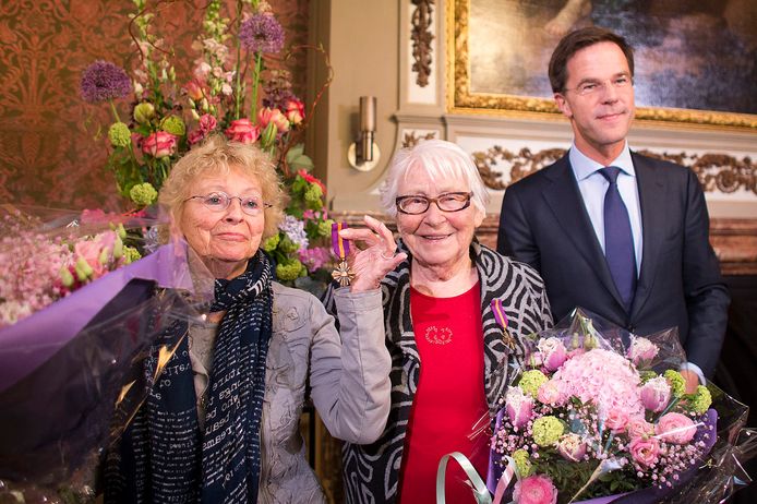 In 2014 ontvingen de zussen het Mobilisatie-Oorlogskruis uit handen van minister-president Mark Rutte. Een buitengewone eer omdat de onderscheiding gewoonlijk door de burgemeester uitgereikt wordt.