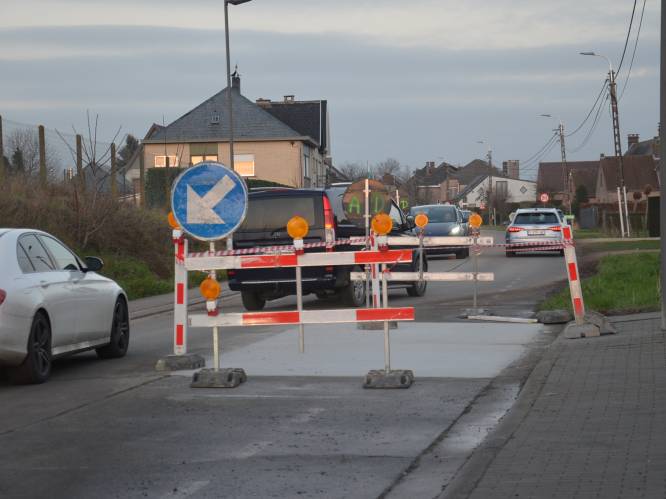 Snelheidsremmers in Aardeweg zijn weg: Stad gaat snelheid meten om te zien of er andere moeten komen