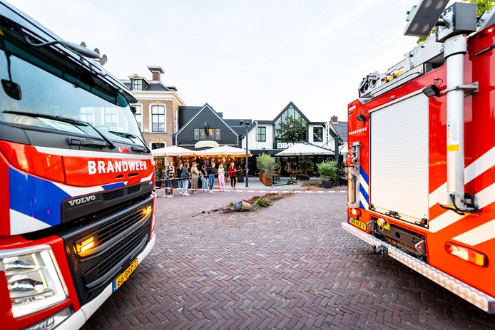 De schade aan de terrassen en pizzeria Domino's in Drachten is groot.