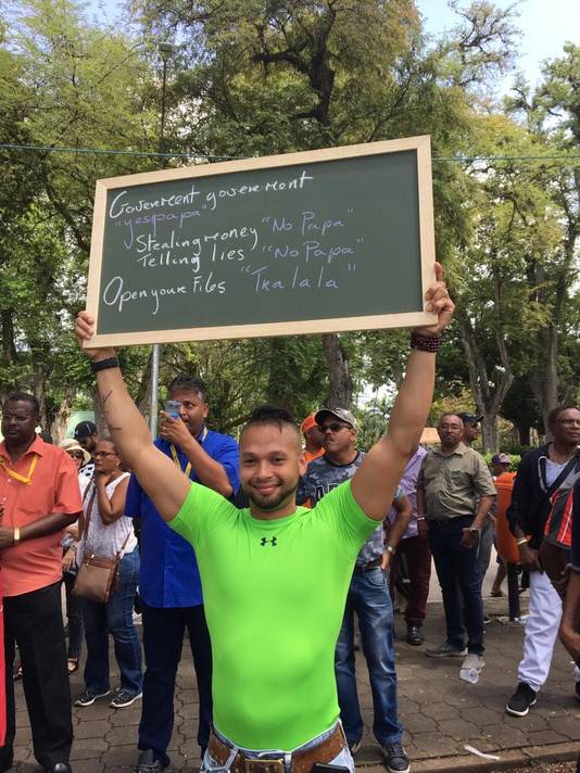 Protesten Surina tegen Bouterse nav financiële chaos onvrede Surinamers