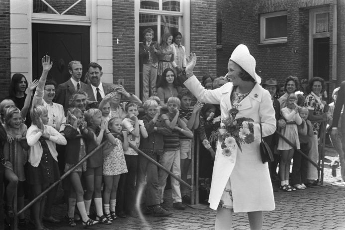 Prinses Beatrix opent op 31 augustus 1972 de gerestaureerde Martinikerk in Doesburg.