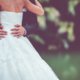 Vrouw krijgt hartaanval op weg naar haar bruiloft maar trouwt alsnog
