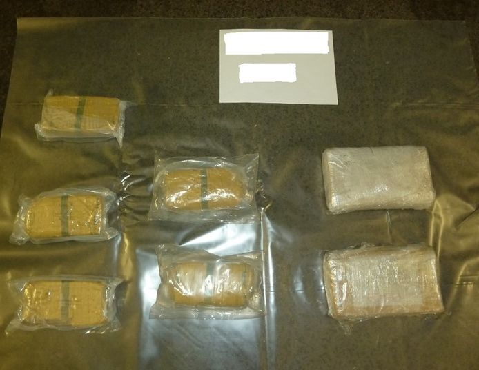 De drugs zaten verpakt in afgeplakte pakketjes.