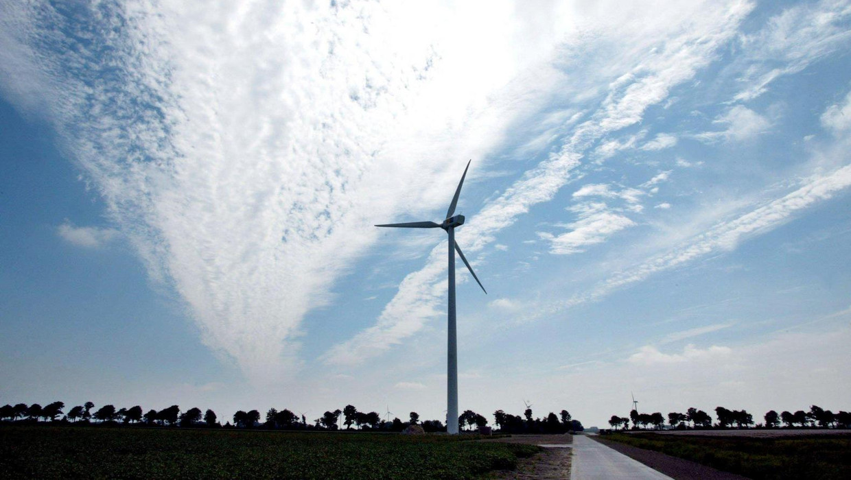 Een windmolen van windpark Waard- en Groettocht bij Wieringermeer. Beeld anp