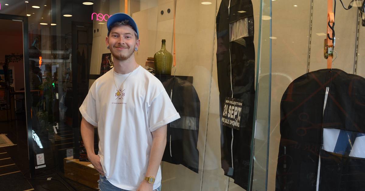 Modeontwerper Sam (24) stelt nieuwe collectie voor in startupwinkel