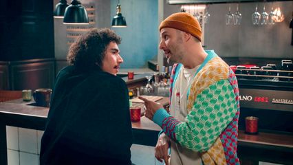 36. Niemand is wie hij lijkt.