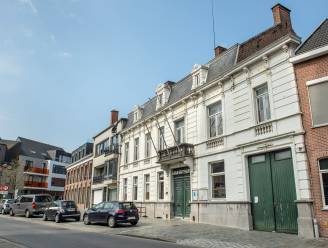 N-VA en Vlaams Belang hekelen meerkost restauratie Oud Gemeentehuis: “Verzuim waar de belastingbetaler voor opdraait”