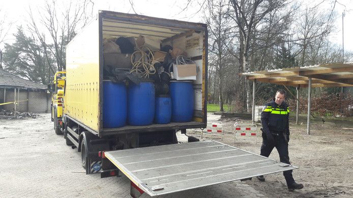 Een grote drugsdumping maart 2017: langs de weg tussen Tilburg en Hilvarenbeek werd een vrachtwagen vol afval uit een lab achtergelaten.