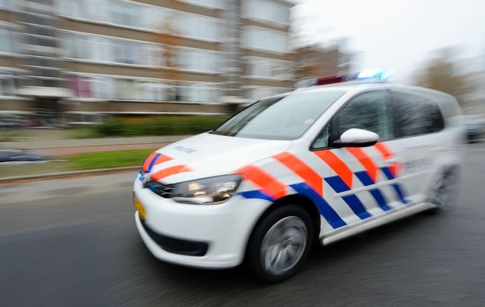 Man is agressief in ETZ in Tilburg, gooit met mes als politie hem wil aanhouden
