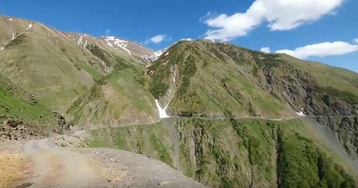Nederlandse fietser verongelukt op ‘een van s werelds gevaarlijkste wegen’ in Georgië.