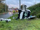 Drie Fransen zwaargewond bij zware klap op afrit E17 in Deerlijk