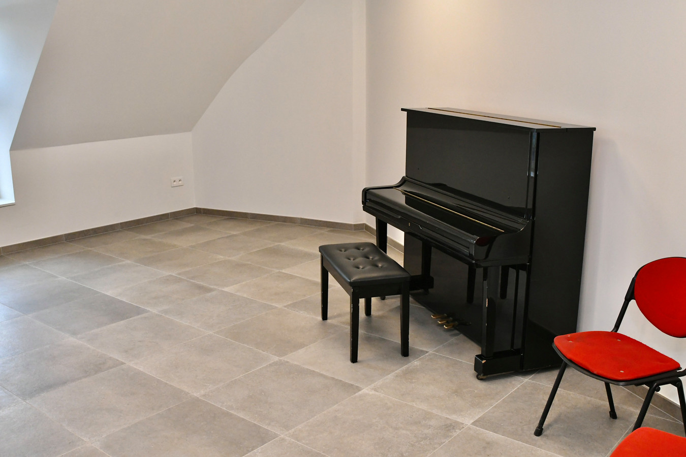 Twee paardjes van draaimolen uit het Dadipark en collage van 300 foto’s