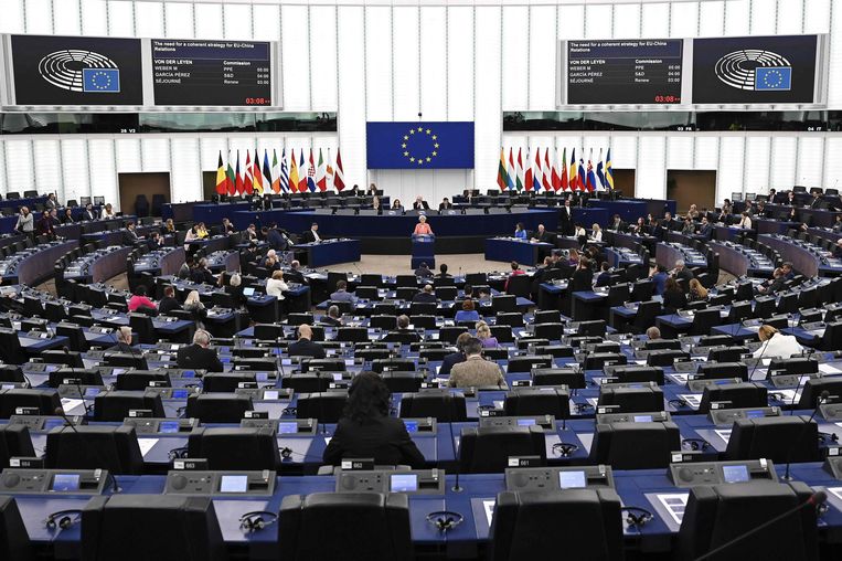 The European Parliament Pension Fund needs 300 million euros.  Does the taxpayer pay?