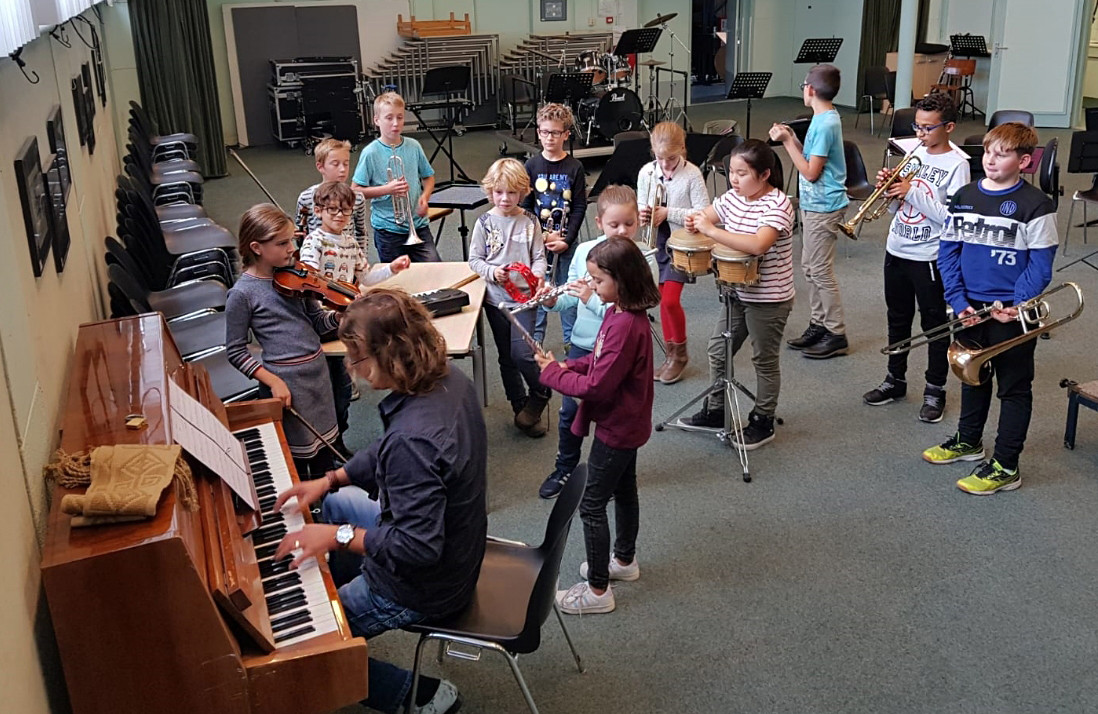 Het leerlingorkest van Harmonievereniging Barendrecht in ’t Trefpunt op archiefbeeld. Ook zij zullen het gebouw moeten verruilen voor nieuwbouw.