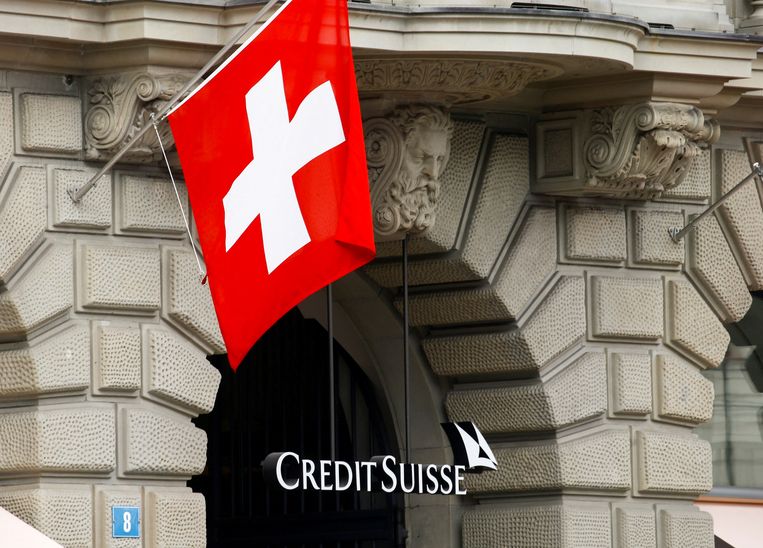 Klanten van de bank Credit Suisse - met het hoofdkantoor in het Zwitserse Zürich - hebben ernstige misdaden gepleegd. De bank was nalatig met het natrekken van deze cliënten, melden meerdere media. Beeld Reuters, Arnd Wiegmann 