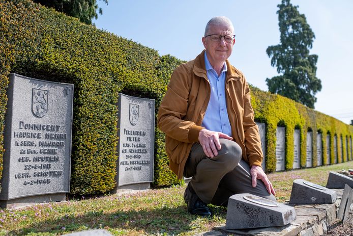Maurice Dommicent op de begraafplaats van Mechelen bij het graf van zijn grootvader, die sneuvelde tijdens WOII.