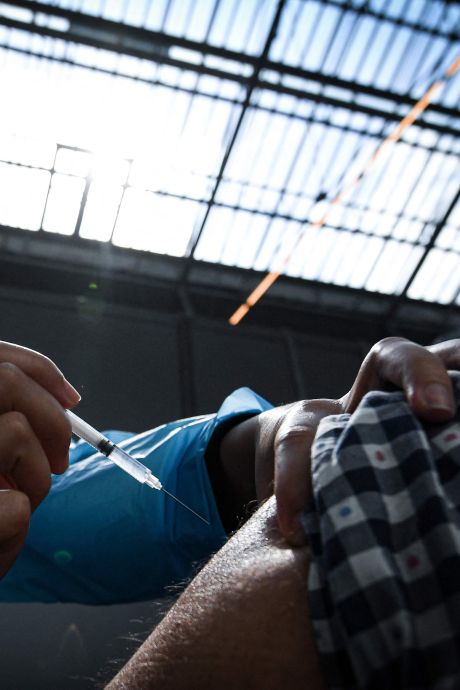 La vaccination s’ouvre aux plus de 55 ans en France
