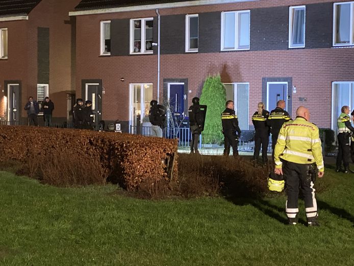 Aan de Valkenier in Zeewolde vond zaterdagochtend een incident plaats waarbij iemand ernstig gewond raakte.