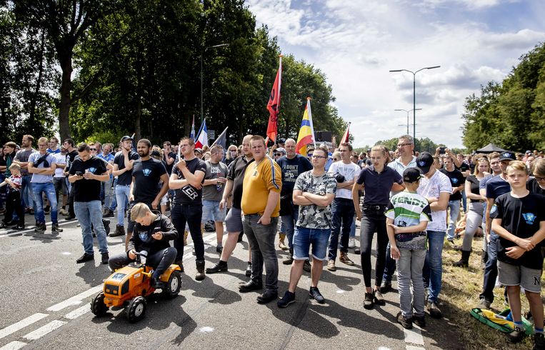Betoging van Farmers Defence Force bij het RIVM in Bilthoven, woensdag.  	 Beeld ANP