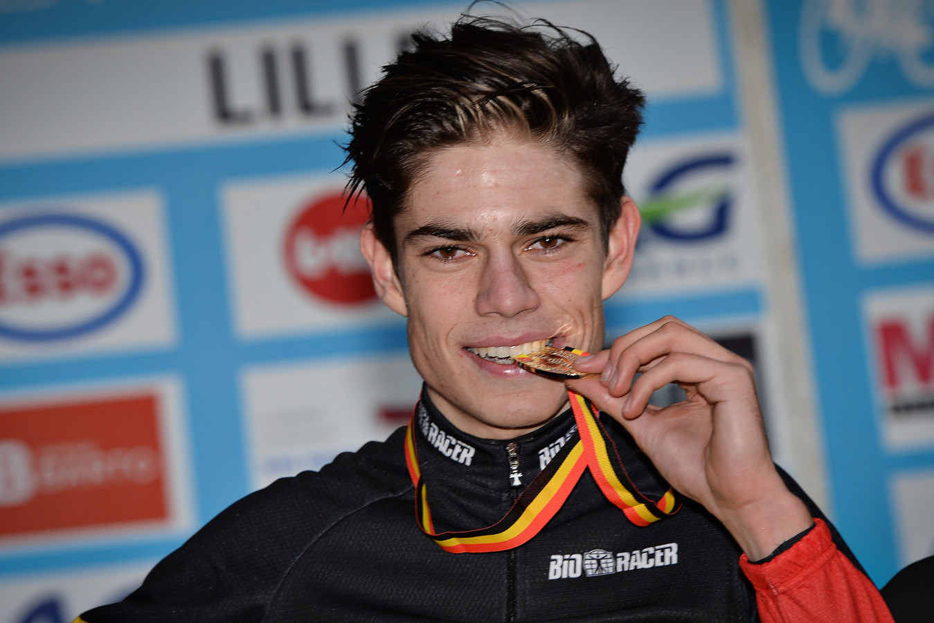 Zelfs Lelijke Valpartij Houdt Superman Van Aert Niet Van Eerste Driekleur Foto Hln Be