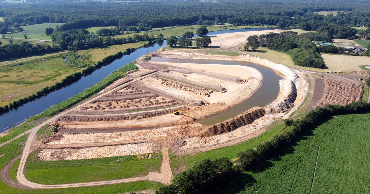 Nieuwe meander en een hoogwaterdrempel: werkzaamheden aan de Vecht bij Stegeren zijn afgerond