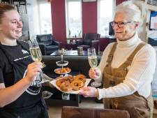 Meeste mensen van plan zich vanavond gewoon aan regels te houden: ‘Heffen het glas op een beter jaar’