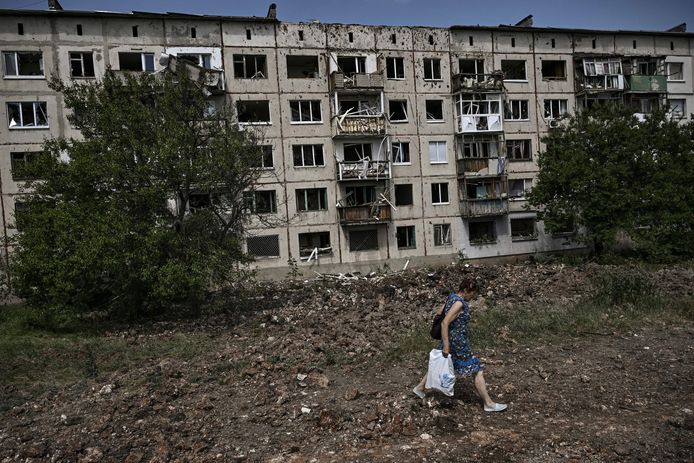 Een vernield appartementsgebouw in Severodonetsk.